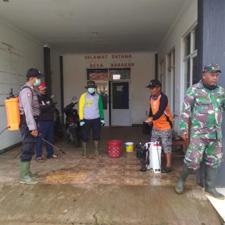 PENYEMPROTAN DISINFEKTAN DI WILAYAH DESA BABAKAN KEC. CIPARAY